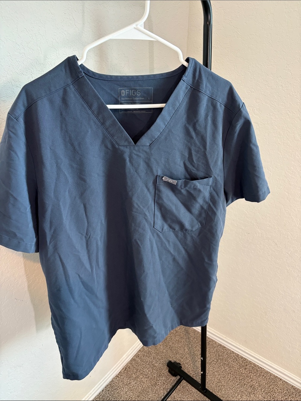 Figs Men's Slate Blue V-Neck Pocket Tee